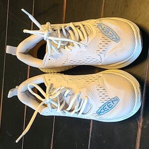 Keen walking tennis shoes size 8.5 or 39 woman